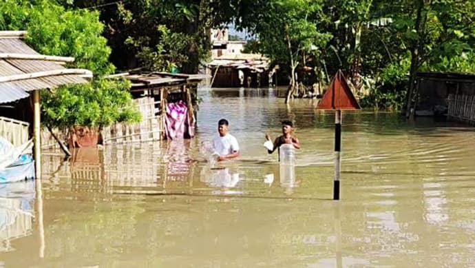 आसमान से आफत, डूबते आशियाने, छिनती ज़िंदगियां...CM हिमंता को देख फफक पड़े पीड़ित, 9 PHOTO में असम तबाही