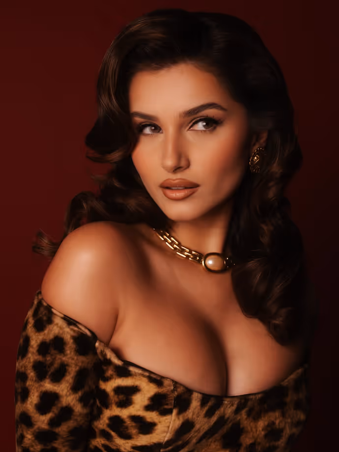 Toxic Trailer लॉन्च पर तारा सुतारिया के लुक ने मचाई सनसनी! ये 9 PHOTO देख क्रेजी हुए फैन्स