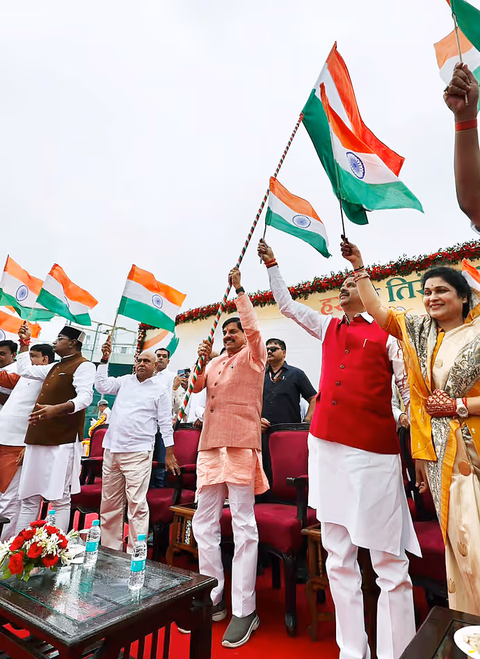 Har Ghar Tiranga: योगी से मोहन यादव तक, देशभक्ति के रंग में रंगे दिखे नेता, 12 PHOTO में तिरंगा यात्रा