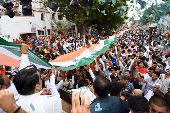 Har Ghar Tiranga: योगी से मोहन यादव तक, देशभक्ति के रंग में रंगे दिखे नेता, 12 PHOTO में तिरंगा यात्रा