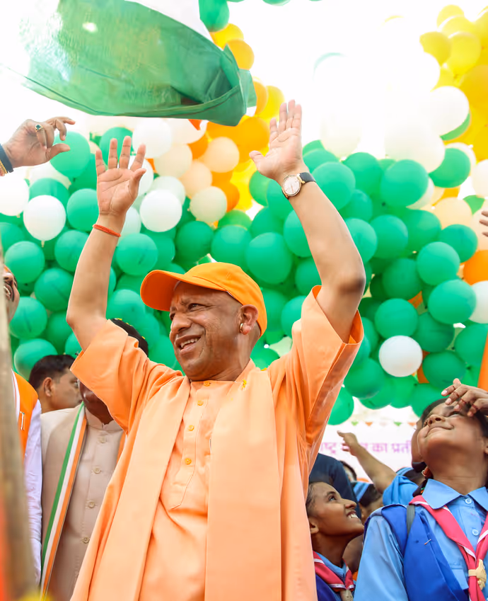 Har Ghar Tiranga: योगी से मोहन यादव तक, देशभक्ति के रंग में रंगे दिखे नेता, 12 PHOTO में तिरंगा यात्रा