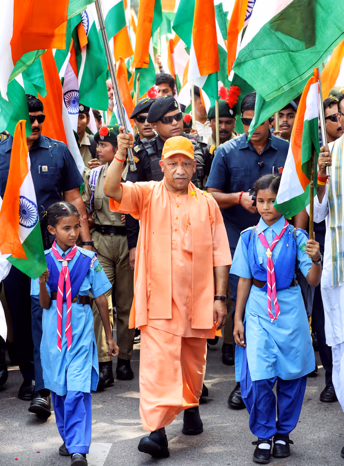 Har Ghar Tiranga: योगी से मोहन यादव तक, देशभक्ति के रंग में रंगे दिखे नेता, 12 PHOTO में तिरंगा यात्रा