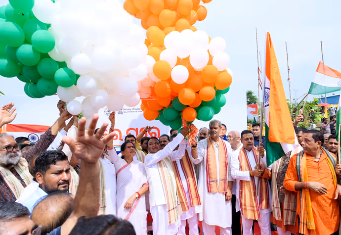 Har Ghar Tiranga: योगी से मोहन यादव तक, देशभक्ति के रंग में रंगे दिखे नेता, 12 PHOTO में तिरंगा यात्रा