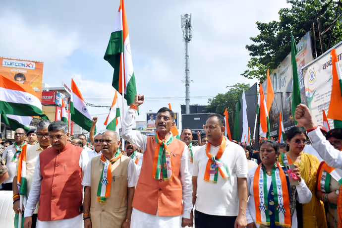 Har Ghar Tiranga: योगी से मोहन यादव तक, देशभक्ति के रंग में रंगे दिखे नेता, 12 PHOTO में तिरंगा यात्रा