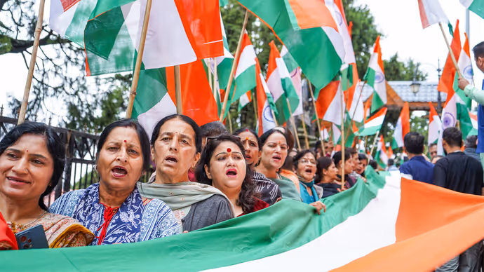 Har Ghar Tiranga: योगी से मोहन यादव तक, देशभक्ति के रंग में रंगे दिखे नेता, 12 PHOTO में तिरंगा यात्रा