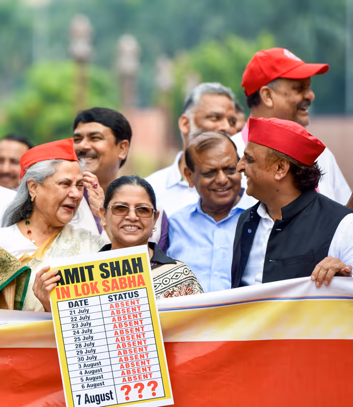 राहुल गांधी संसद में किसे इशारा करते दिखे, 8 PHOTO में राम मंदिर चंदा विवाद को लेकर विपक्ष का प्रोटेस्ट