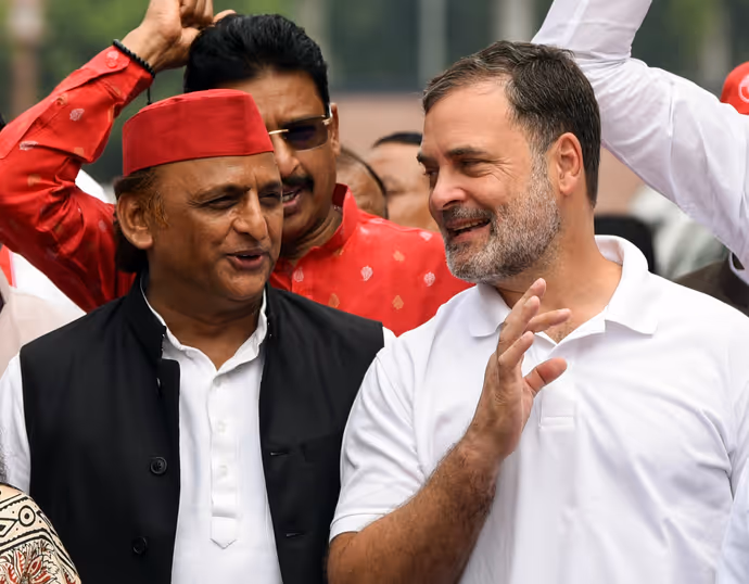 राहुल गांधी संसद में किसे इशारा करते दिखे, 8 PHOTO में राम मंदिर चंदा विवाद को लेकर विपक्ष का प्रोटेस्ट