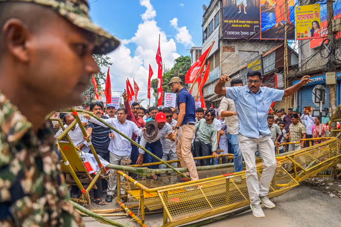 आंदोलन की भेंट चढ़ा सावन का दूसरा सोमवार, रांची से जयपुर तक 10 PHOTO में देखें कहां-क्यों हुआ प्रोटेस्ट