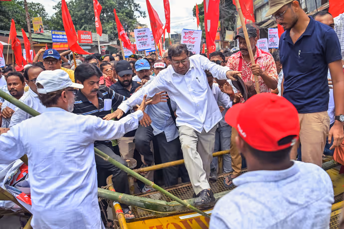 आंदोलन की भेंट चढ़ा सावन का दूसरा सोमवार, रांची से जयपुर तक 10 PHOTO में देखें कहां-क्यों हुआ प्रोटेस्ट