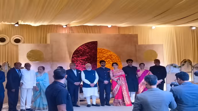 10 PHOTO: सुले की बेटी के रिसेप्शन में मोदी-पवार साथ, कुछ घंटे पहले हुई खास मुलाकात, क्या है सियासी संकेत?