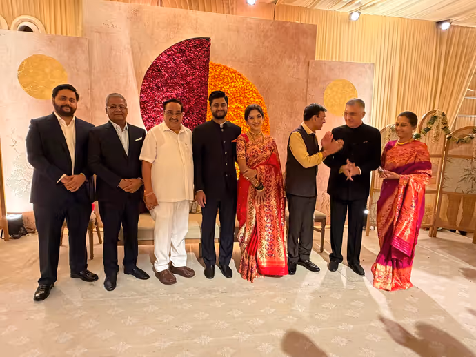 10 PHOTO: सुले की बेटी के रिसेप्शन में मोदी-पवार साथ, कुछ घंटे पहले हुई खास मुलाकात, क्या है सियासी संकेत?