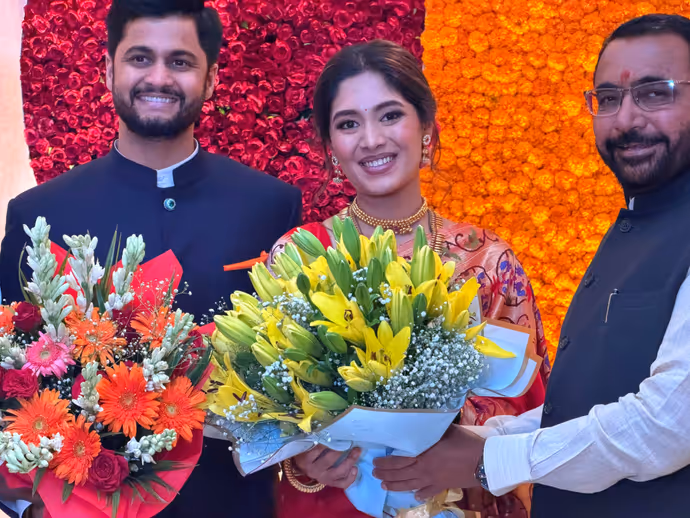 10 PHOTO: सुले की बेटी के रिसेप्शन में मोदी-पवार साथ, कुछ घंटे पहले हुई खास मुलाकात, क्या है सियासी संकेत?