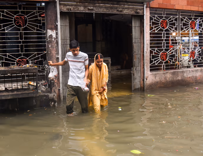 बेतवा का रौद्र रूप: विदिशा में डूबे मंदिर, कोलकाता से कुल्लू तक 10 PHOTO में बारिश से मची तबाही