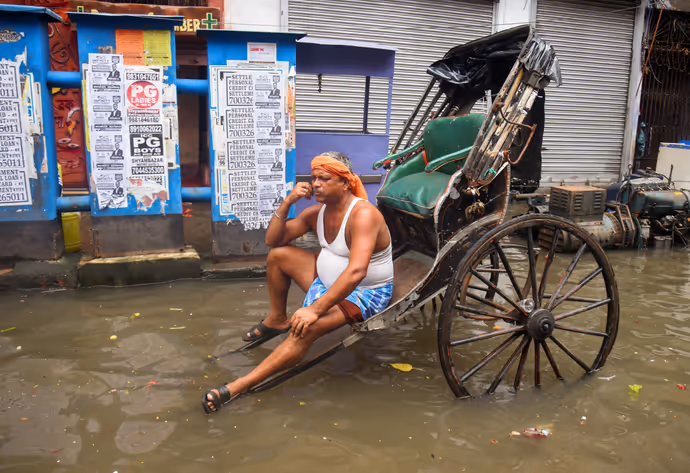 बेतवा का रौद्र रूप: विदिशा में डूबे मंदिर, कोलकाता से कुल्लू तक 10 PHOTO में बारिश से मची तबाही