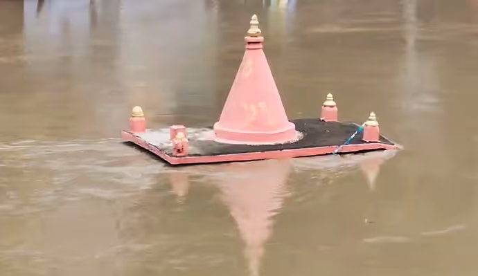 बेतवा का रौद्र रूप: विदिशा में डूबे मंदिर, कोलकाता से कुल्लू तक 10 PHOTO में बारिश से मची तबाही