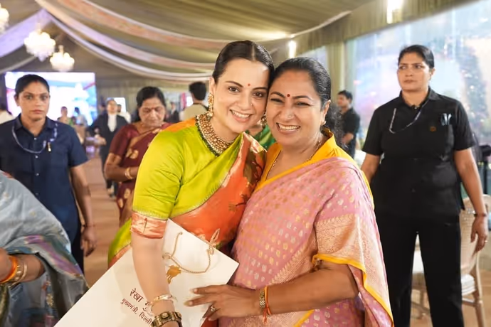 कंगना रनौत ने दिल्ली CM रेखा गुप्ता संग मनाई तीज, 10 Photos में देखें मेहंदी, झूला और ठुमके का जश्न