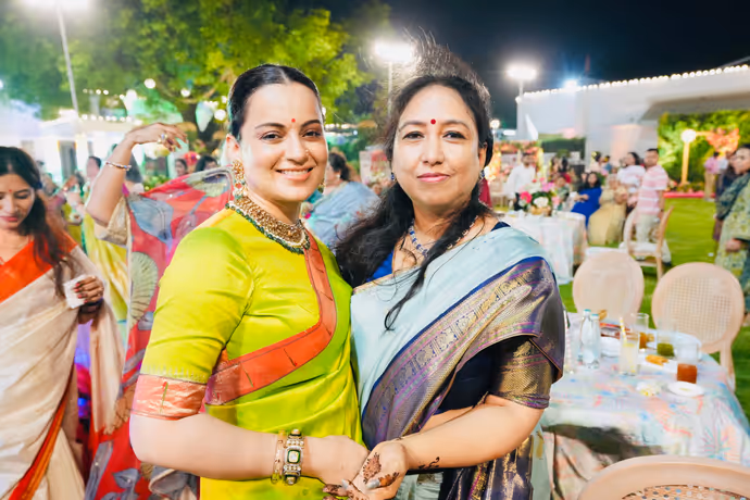 कंगना रनौत ने दिल्ली CM रेखा गुप्ता संग मनाई तीज, 10 Photos में देखें मेहंदी, झूला और ठुमके का जश्न