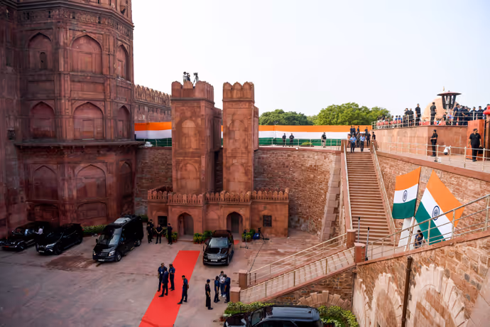 आजादी के जश्न से पहले फुल-ड्रेस रिहर्सल, 10 PHOTO में दिल्ली के लाल किले का भव्य नजारा