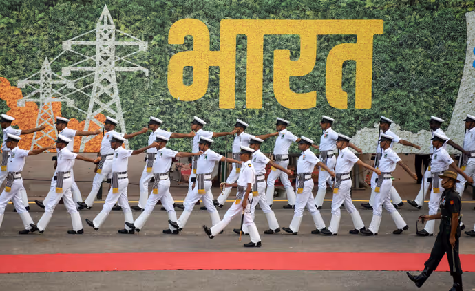 आजादी के जश्न से पहले फुल-ड्रेस रिहर्सल, 10 PHOTO में दिल्ली के लाल किले का भव्य नजारा