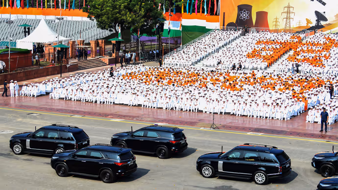 आजादी के जश्न से पहले फुल-ड्रेस रिहर्सल, 10 PHOTO में दिल्ली के लाल किले का भव्य नजारा