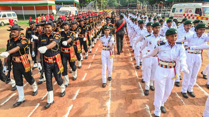 Independence Day Rehearsal: देशभर से आई रिहर्सल की 25 तस्वीर