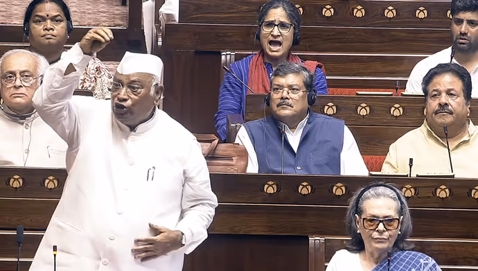 राज्यसभा में एक्शन मूमेंटः तैश में आ गए संजय सिंह-खडगे, NDA नेताओं ने भी जमकर की गर्जना