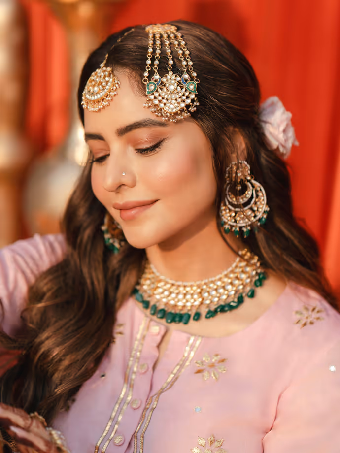 पिंक लहंगे में आमना शरीफ की खूबसूरती ने लूटी महफिल, 10 Photos में देखें TV की 'कशिश' का हसीन लुक