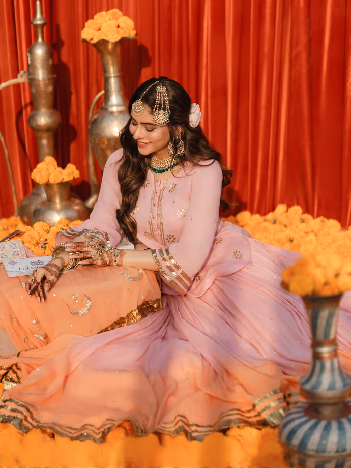 पिंक लहंगे में आमना शरीफ की खूबसूरती ने लूटी महफिल, 10 Photos में देखें TV की 'कशिश' का हसीन लुक