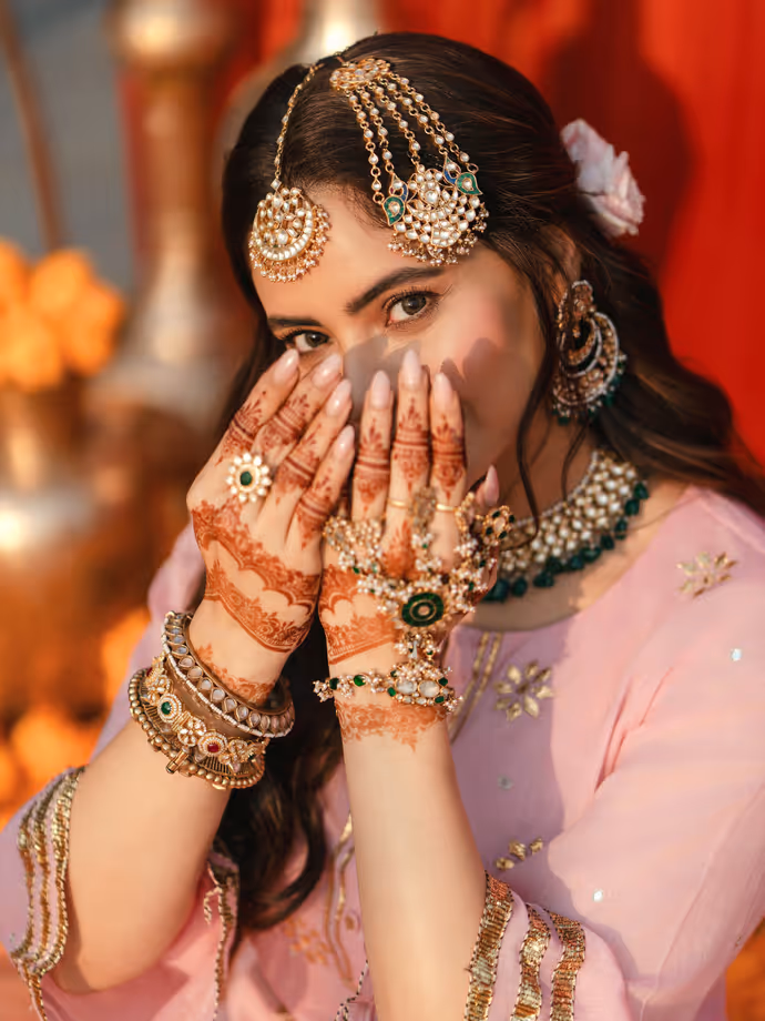 पिंक लहंगे में आमना शरीफ की खूबसूरती ने लूटी महफिल, 10 Photos में देखें TV की 'कशिश' का हसीन लुक