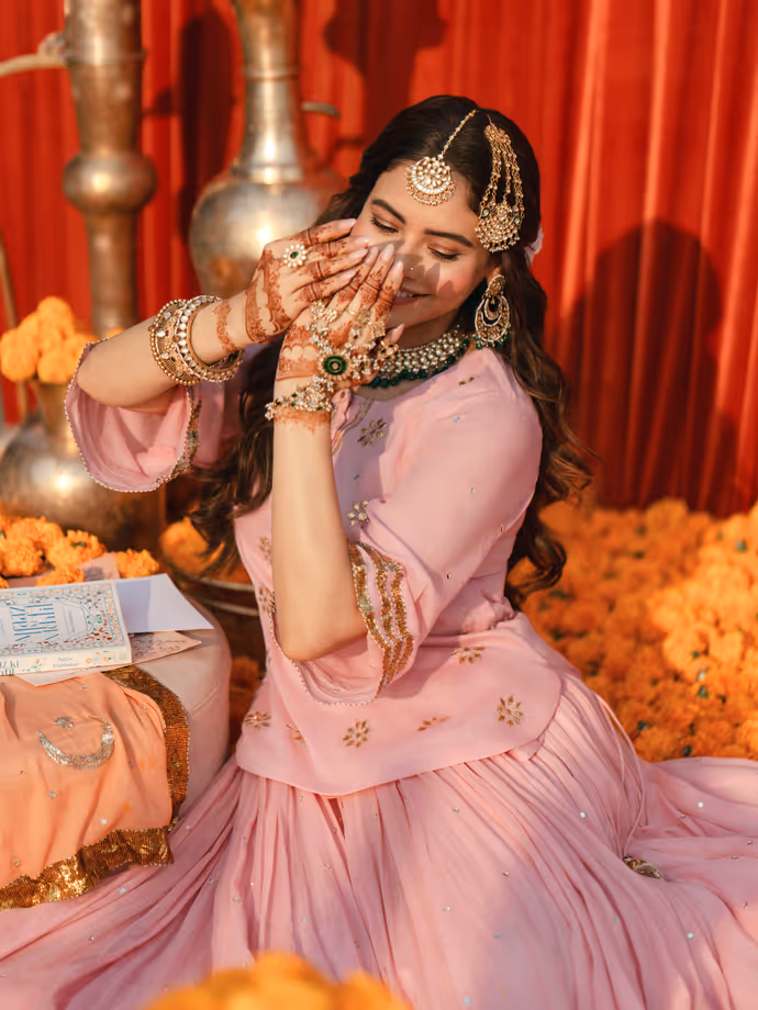 पिंक लहंगे में आमना शरीफ की खूबसूरती ने लूटी महफिल, 10 Photos में देखें TV की 'कशिश' का हसीन लुक