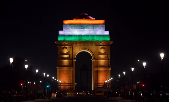 Independence Day 2026: CSMT से चारमीनार तक तिरंगे की रोशनी में सजे देश के ऐतिहासिक स्थल, 10 PHOTO