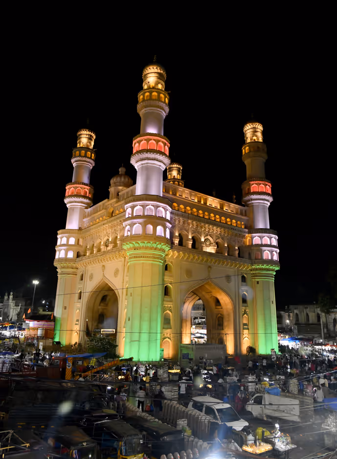 Independence Day 2026: CSMT से चारमीनार तक तिरंगे की रोशनी में सजे देश के ऐतिहासिक स्थल, 10 PHOTO