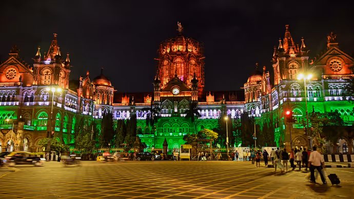 Independence Day 2026: CSMT से चारमीनार तक तिरंगे की रोशनी में सजे देश के ऐतिहासिक स्थल, 10 PHOTO