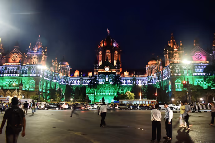 Independence Day 2026: CSMT से चारमीनार तक तिरंगे की रोशनी में सजे देश के ऐतिहासिक स्थल, 10 PHOTO