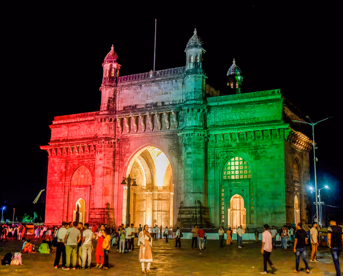 Independence Day 2026: CSMT से चारमीनार तक तिरंगे की रोशनी में सजे देश के ऐतिहासिक स्थल, 10 PHOTO
