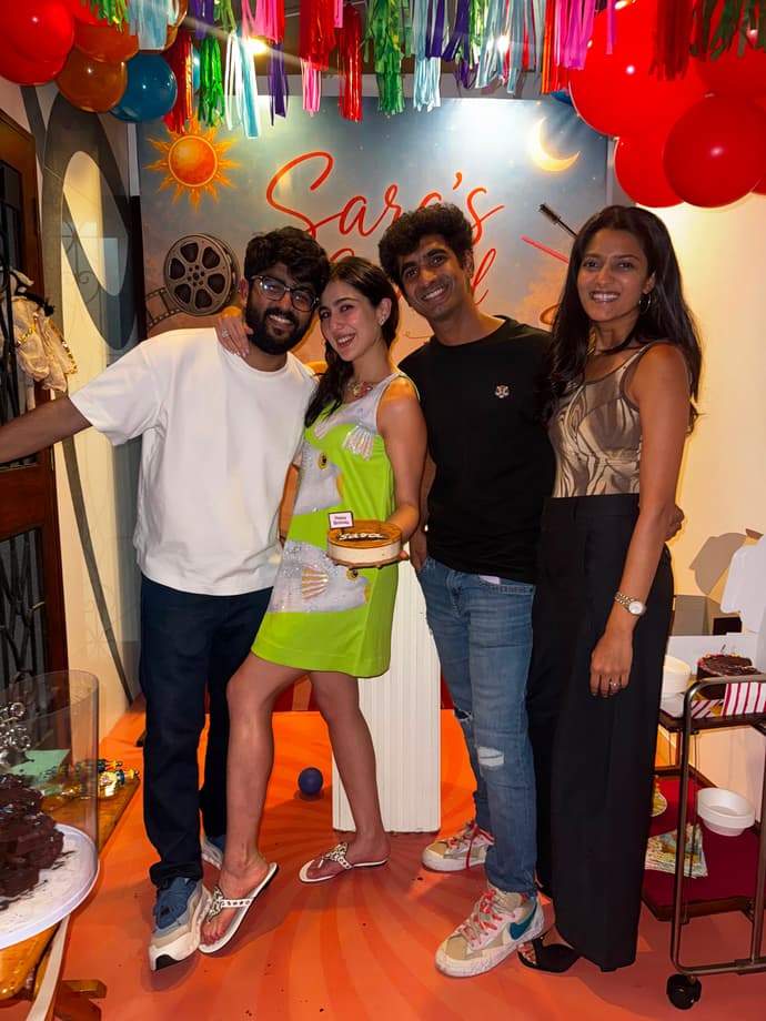 सारा अली खान ने खास अंदाज में मनाया बर्थडे, 10 Photos में देखें कार्निवाल पार्टी का धमाल
