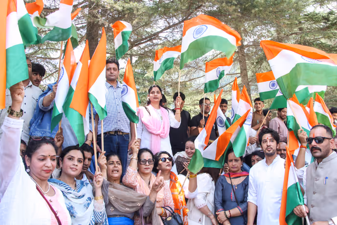 Independence Day 2026: कोलकाता से श्रीनगर तक तिरंगे के रंग में रंगा देश, 15 PHOTO में देखें देशभक्ति का जश्न