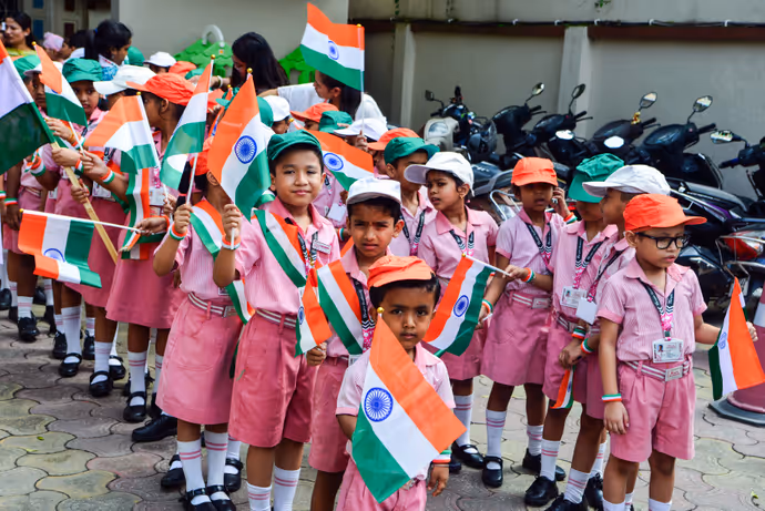 Independence Day 2026: कोलकाता से श्रीनगर तक तिरंगे के रंग में रंगा देश, 15 PHOTO में देखें देशभक्ति का जश्न