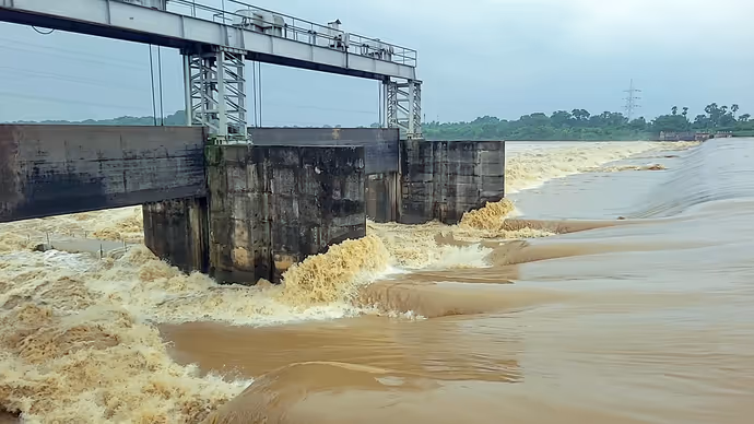 उफान में आई बैतरणी नदी का विकराल रूप, 8 PHOTO में दिल्ली से पटियाला तक पानी ही पानी
