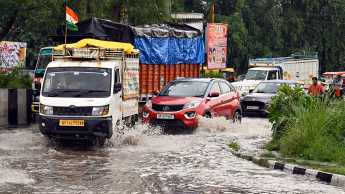 उफान में आई बैतरणी नदी का विकराल रूप, 8 PHOTO में दिल्ली से पटियाला तक पानी ही पानी