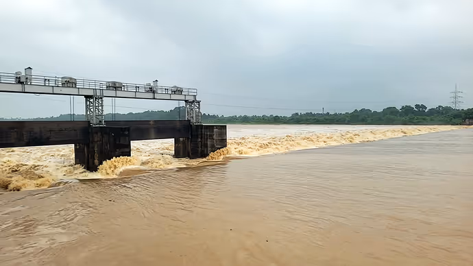 उफान में आई बैतरणी नदी का विकराल रूप, 8 PHOTO में दिल्ली से पटियाला तक पानी ही पानी