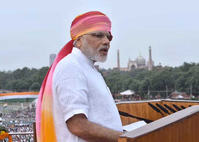 15 August PM Modi Look: कभी बंधनी तो कभी तिरंगा, हर साल की पगड़ियों में दिखा देसी अंदाज