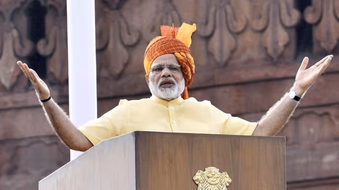 15 August PM Modi Look: कभी बंधनी तो कभी तिरंगा, हर साल की पगड़ियों में दिखा देसी अंदाज