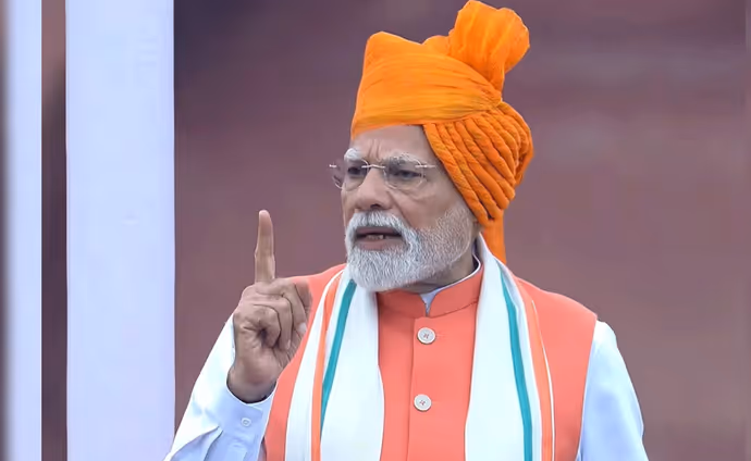 15 August PM Modi Look: कभी बंधनी तो कभी तिरंगा, हर साल की पगड़ियों में दिखा देसी अंदाज