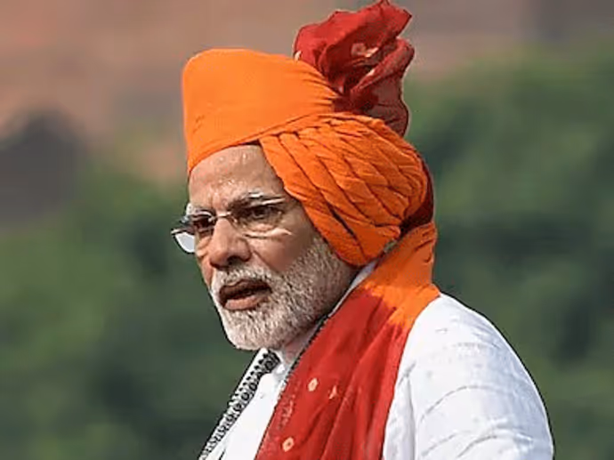 15 August PM Modi Look: कभी बंधनी तो कभी तिरंगा, हर साल की पगड़ियों में दिखा देसी अंदाज