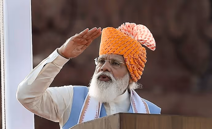 15 August PM Modi Look: कभी बंधनी तो कभी तिरंगा, हर साल की पगड़ियों में दिखा देसी अंदाज