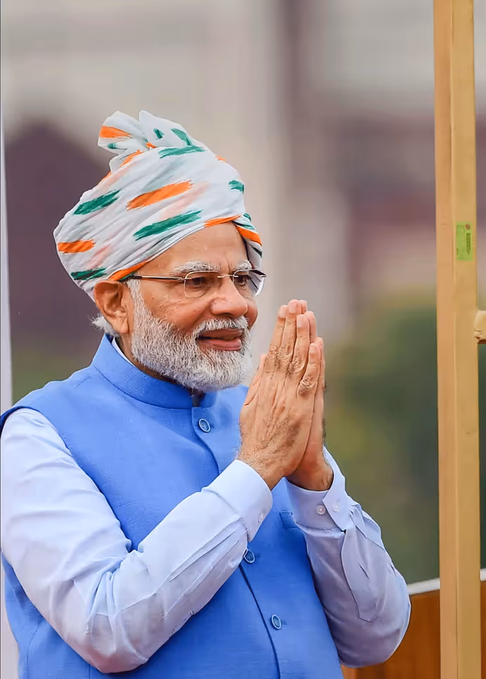 15 August PM Modi Look: कभी बंधनी तो कभी तिरंगा, हर साल की पगड़ियों में दिखा देसी अंदाज