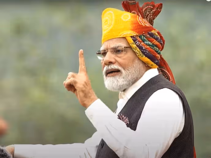15 August PM Modi Look: कभी बंधनी तो कभी तिरंगा, हर साल की पगड़ियों में दिखा देसी अंदाज