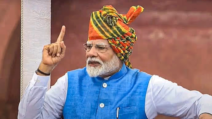 15 August PM Modi Look: कभी बंधनी तो कभी तिरंगा, हर साल की पगड़ियों में दिखा देसी अंदाज