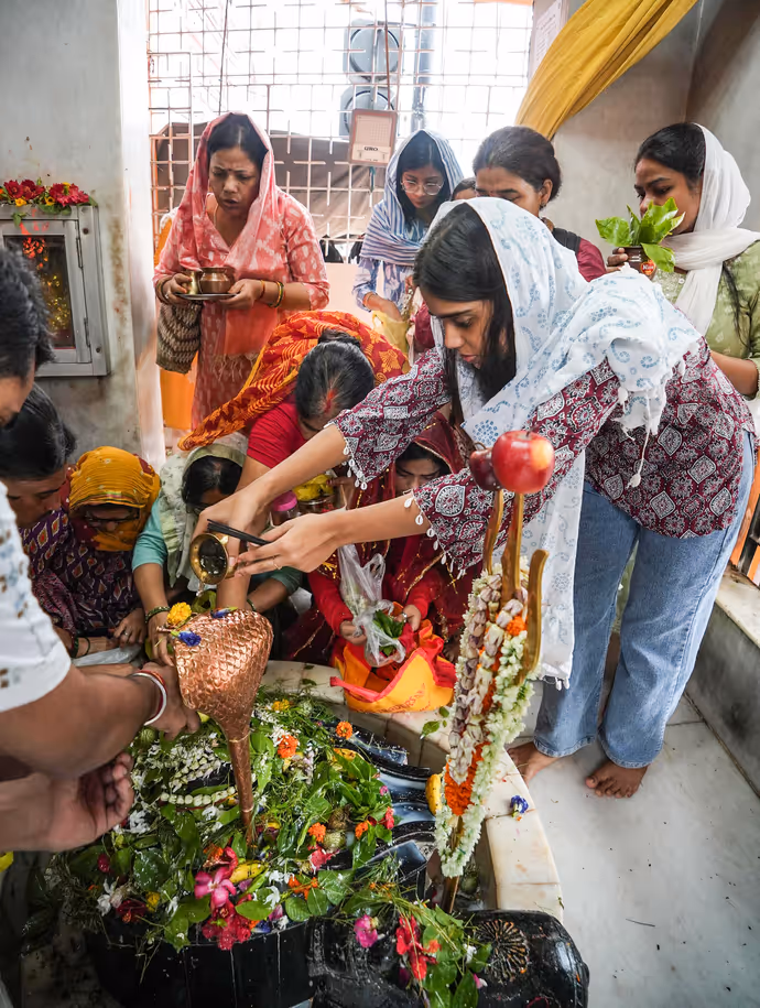 Sawan Somwar: जयपुर में CM भजन लाल ने पत्नी संग किया रुद्राभिषेक, अमृतसर में नाग देवता की पूजा; देखें 10 खास तस्वीरें